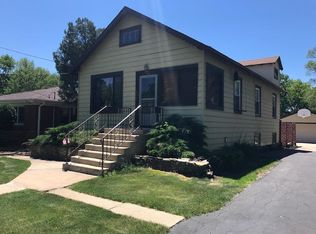 700 S Monterey Ave, Villa Park, IL 60181