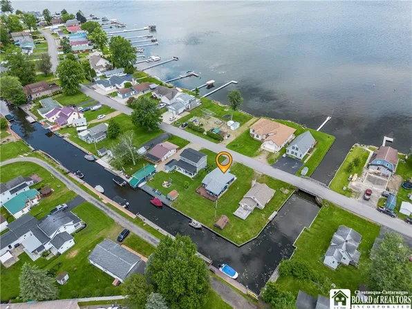 2389 Lakeside Dr, Ashville, NY 14710