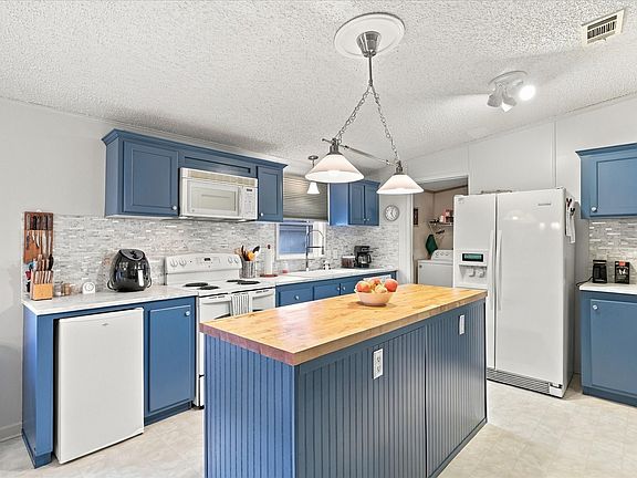 3rd image of 535 Stone Ridge Dr