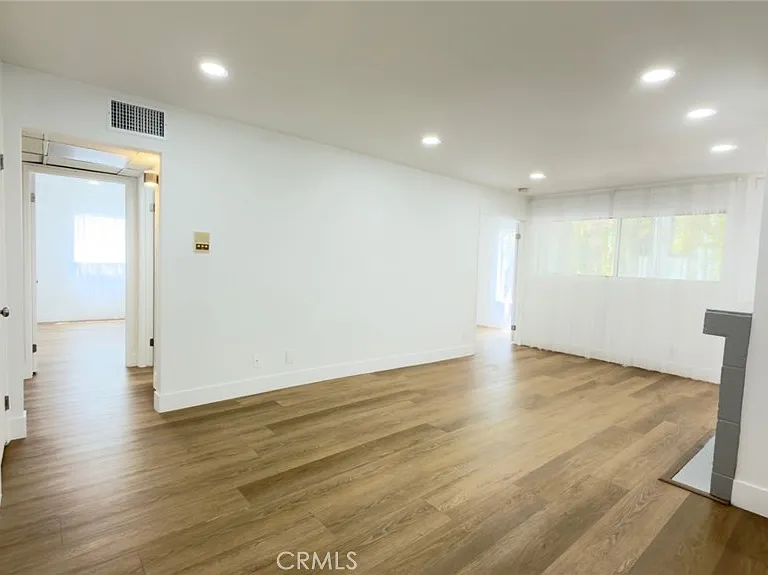 839 N Hayworth Ave #104 — Photo 8