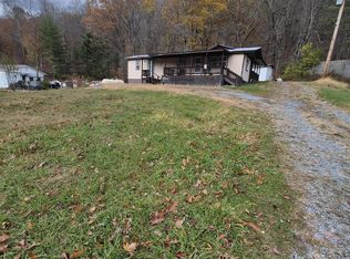 8501 Midland Trl, Charmco, WV 25958