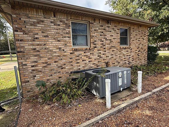 3rd image of 109 Peck Ct