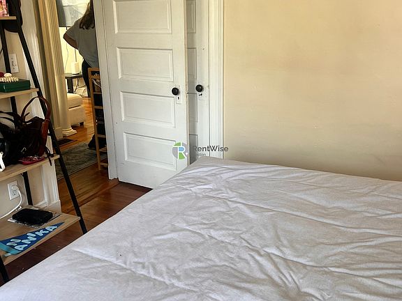 3rd image of 22 Curtis St
