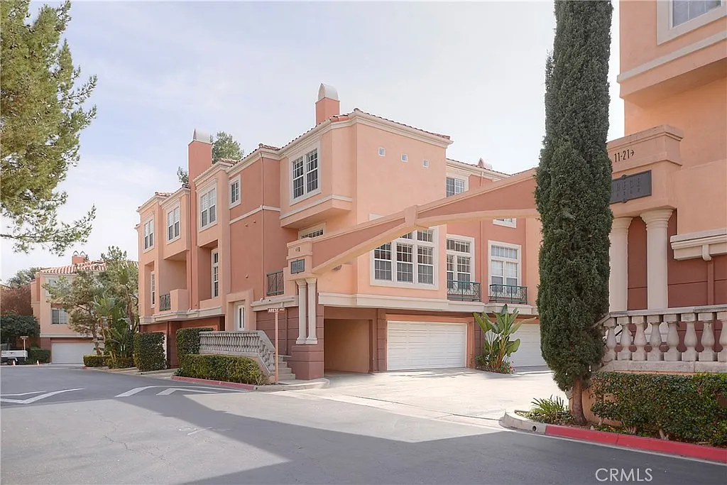 2 bed, 2.5 bath, 1347 sqft, $3,950 — Photo 1