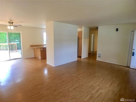 5th image of 18419 96th Ave NW