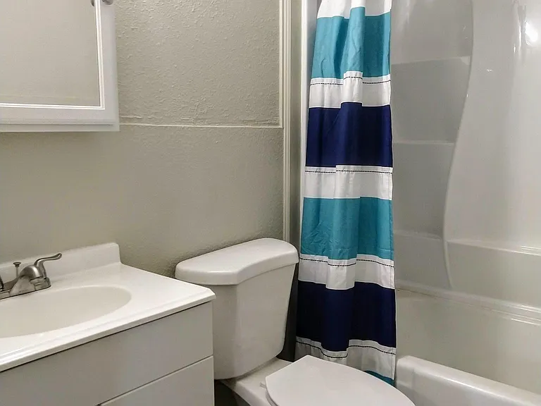 205 N M St — Photo 24