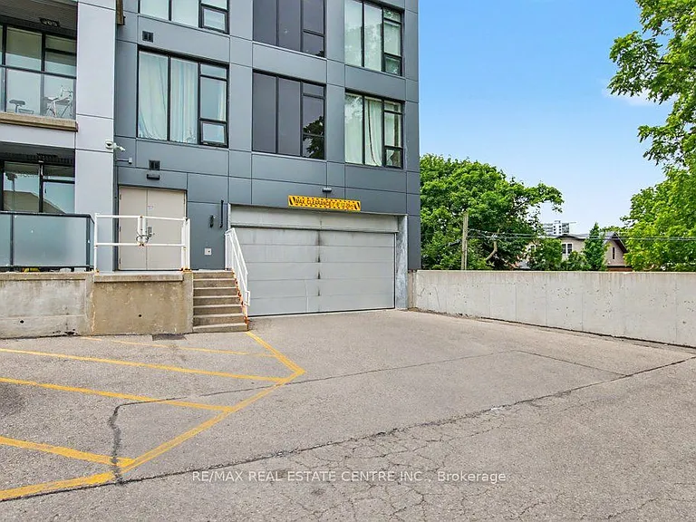 690 King St W #101 — Photo 31