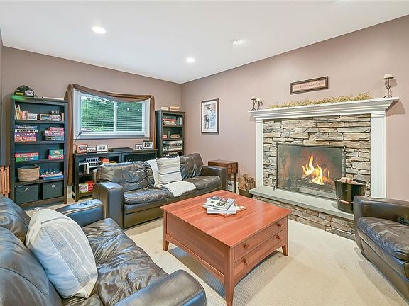 4th image of 334 Wyandanch Rd