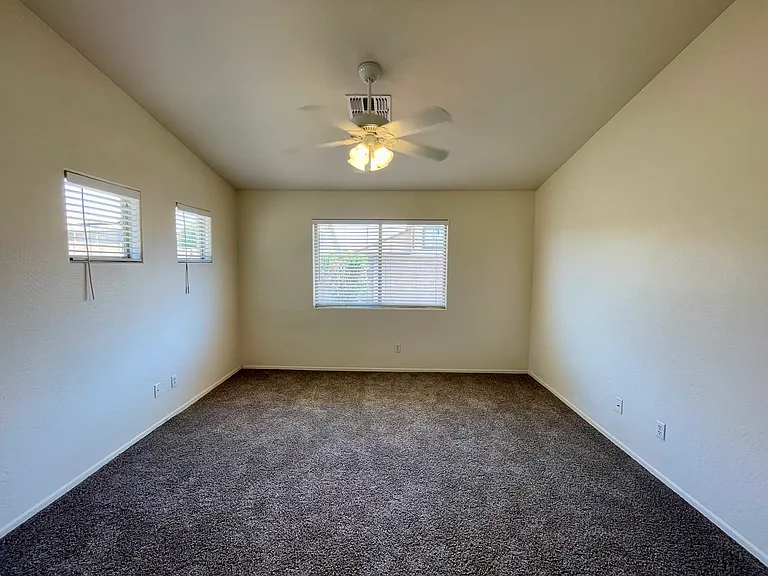 25853 W Elizabeth Ave — Photo 9