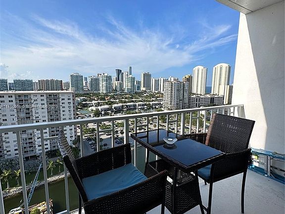 4th image of 500 Bayview Dr APT 1819