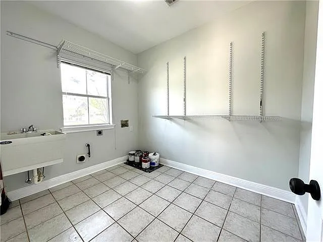 1480 Albert St — Photo 10
