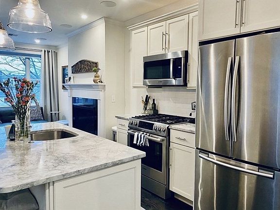 2nd image of 39 Eden St Unit 3