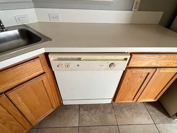 2nd image of 673 Lobelia Dr