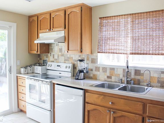 2nd image of 1068 Minoru Dr