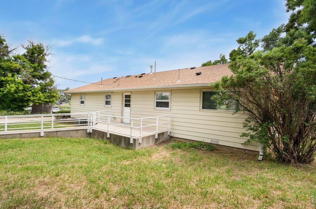 1744 N Overland Trl