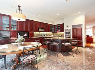 143 W Schiller St, Chicago, IL 60610