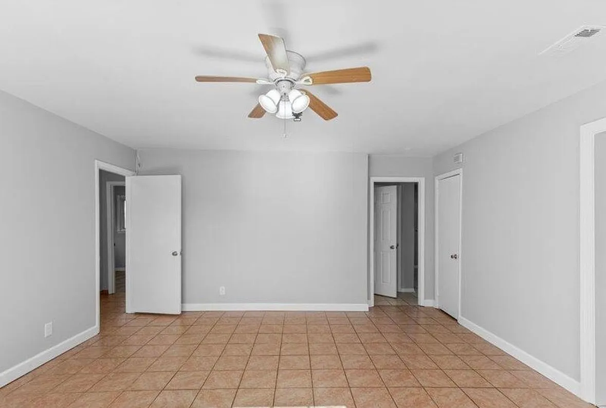 3 bed, 1114 sqft, $2,200 — Photo 1
