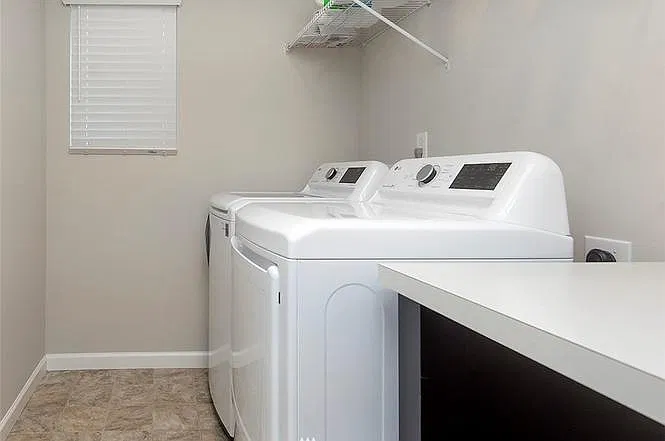 4 bed, 2.5 bath, 2300 sqft, $3,400 — Photo 3