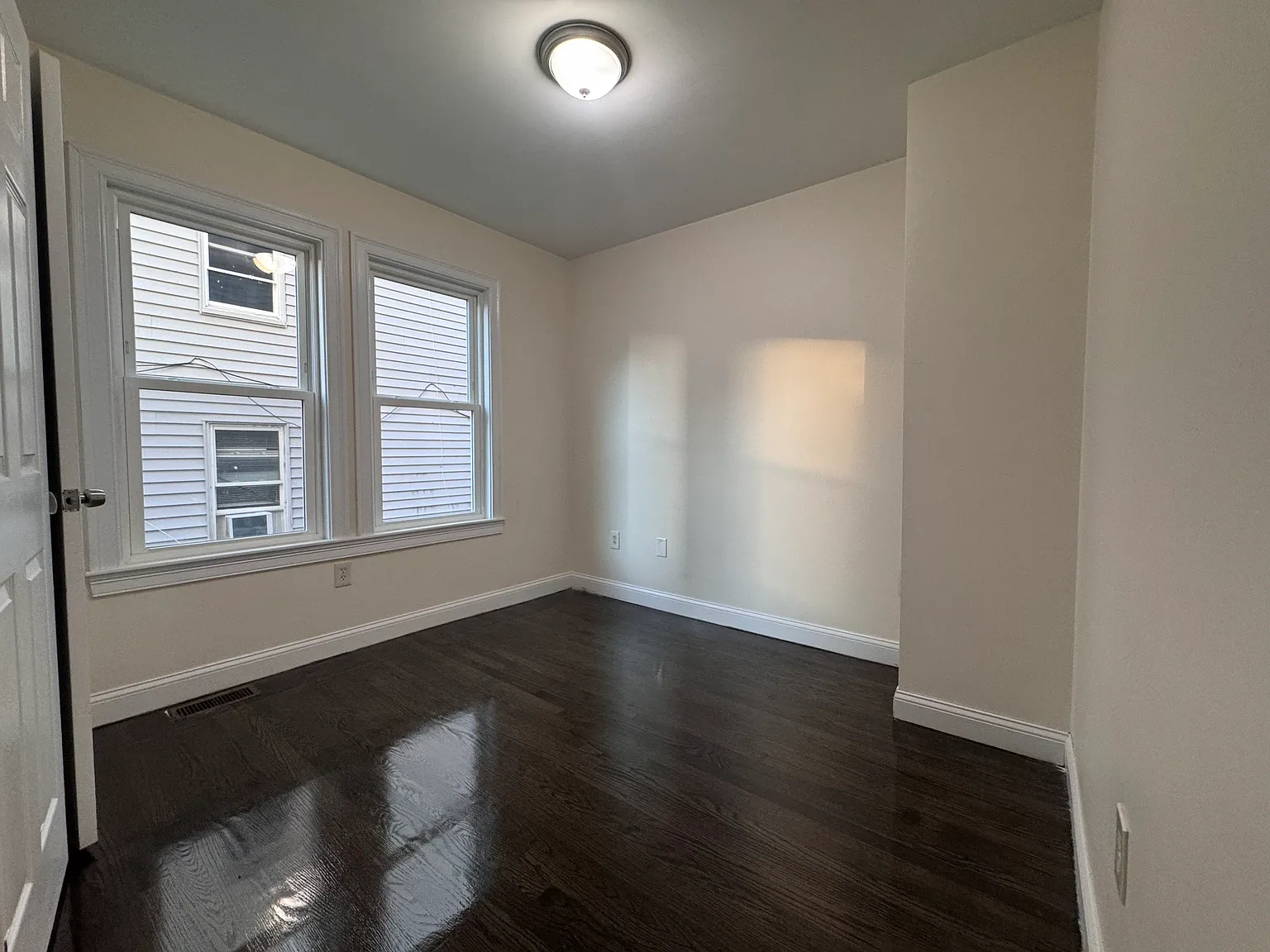 3 bed, 1300 sqft, $3,300 — Photo 4
