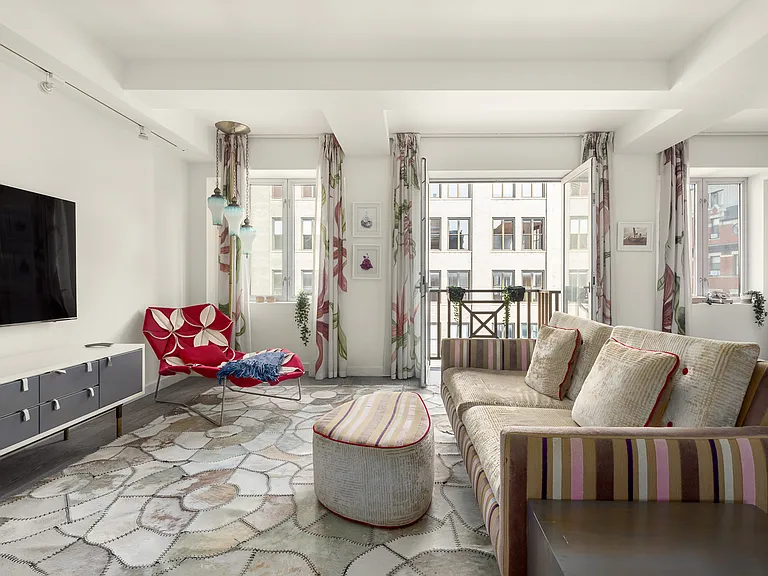 82 University Pl #7 — Photo 2