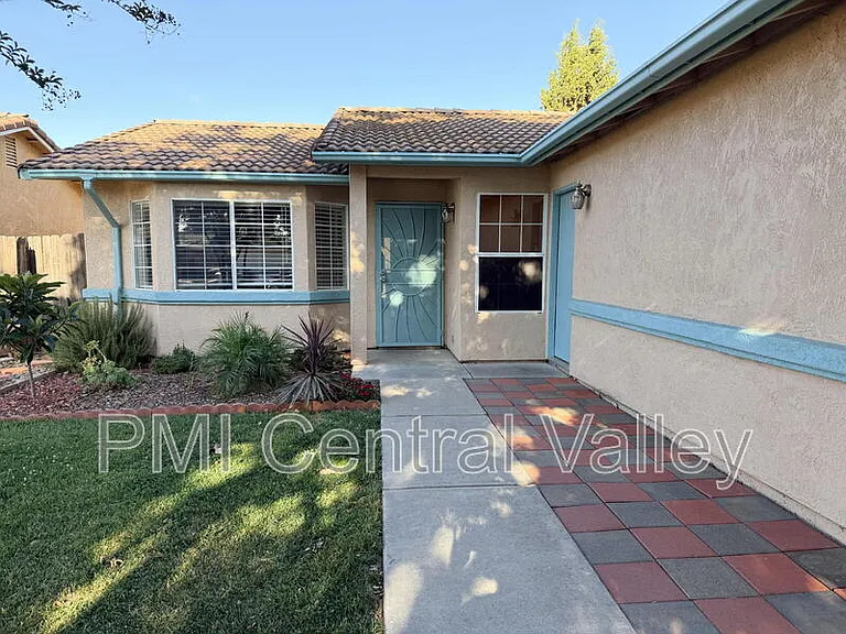 464 Lucas Ct — Photo 3