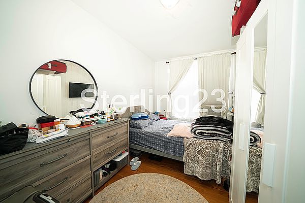 1st image of 3214 46th St APT 1R