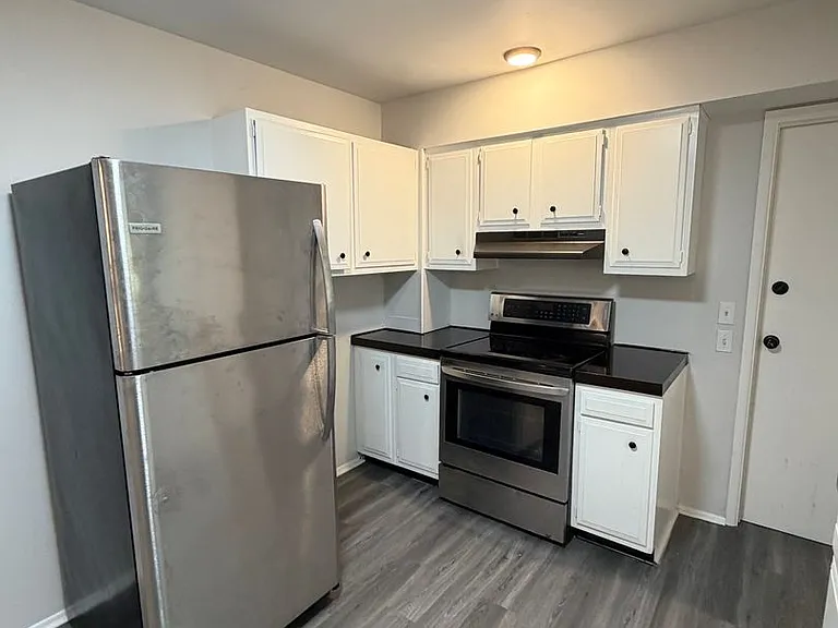 136 - 138 S. Berkley Street — Photo 2