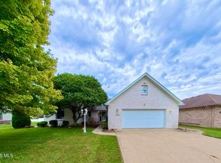 1013 S Lallendorf Rd, Oregon, OH 43616