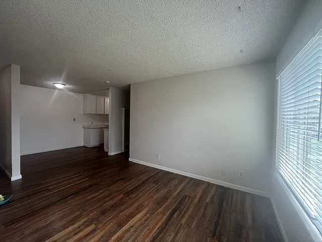 2 bed, 900 sqft, $1,795 — Photo 2