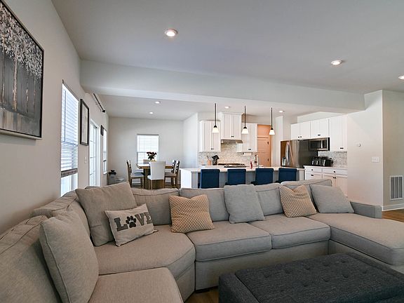 4th image of 1814 Tall Oaks Dr