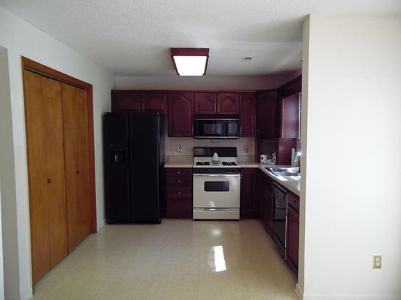 4th image of 1725 W Lakeview Dr Unit 59