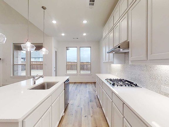 3rd image of 718 Westerkirk Dr