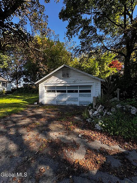 4th image of 1 Tucker Avenue