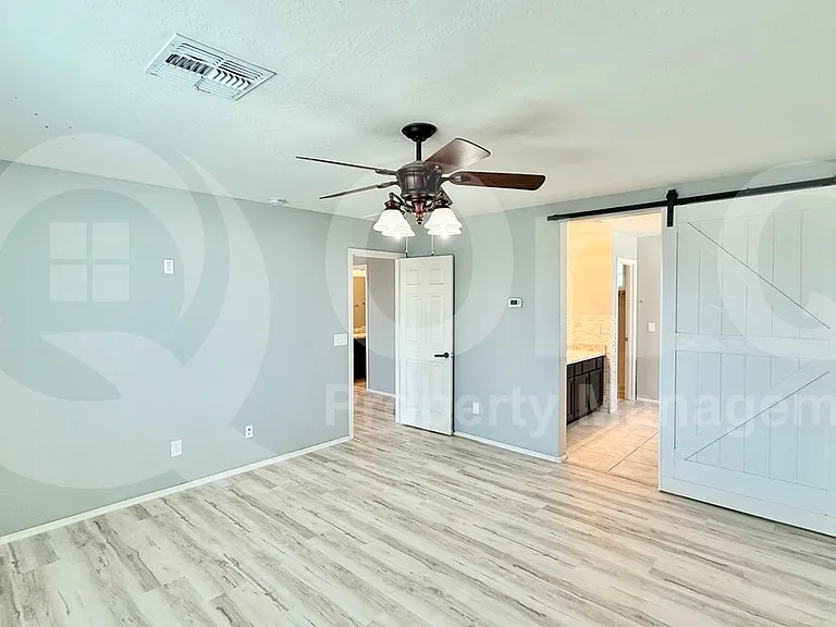 10204 W Lawrence Ln — Photo 14
