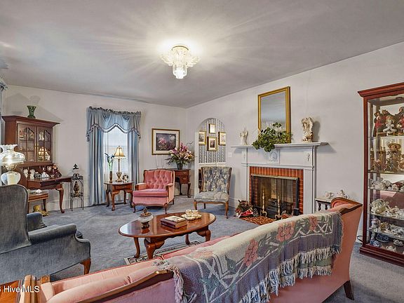 5th image of 12137 Oak Avenue