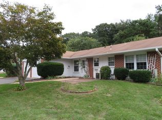 907A Dumbarton Dr, Lakewood, NJ