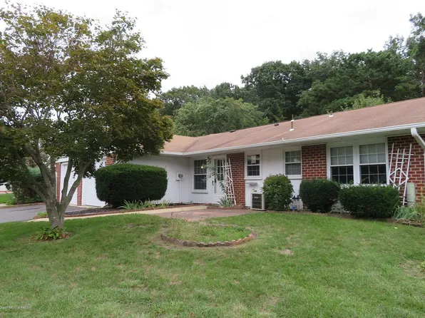 907A Dumbarton Dr, Lakewood, NJ 08701