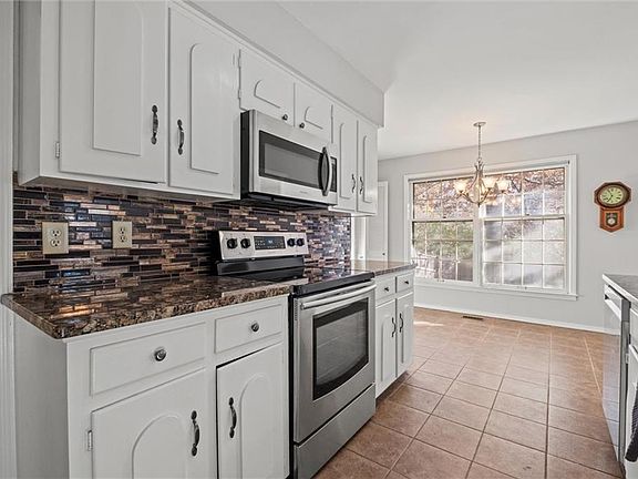 5th image of 9725 Hardy St
