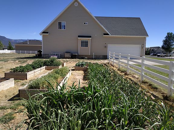 north, raised bed gardens