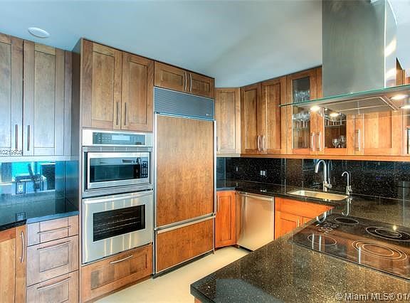 KITCHEN AREA WITH HIGHT-IN APPLIANCES