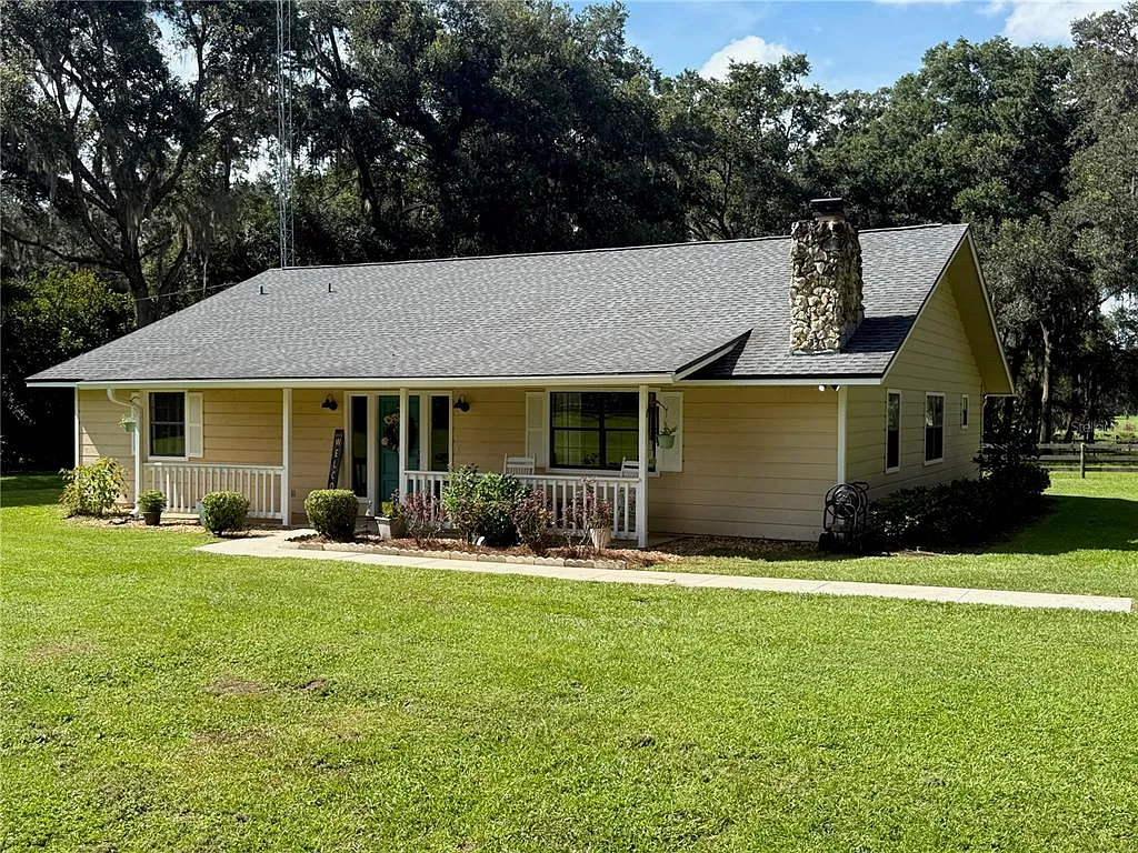 3 bed, 2.0 bath, 2100 sqft, $6,000 — Photo 2