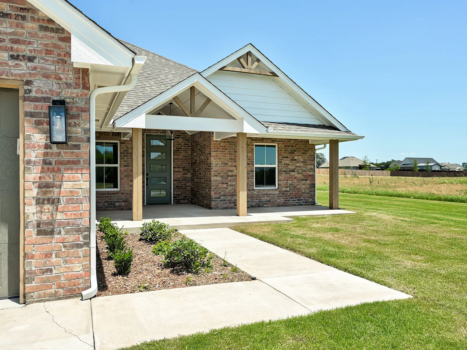 4 bed, 2.5 bath, 2030 sqft, $2,350 — Photo 4