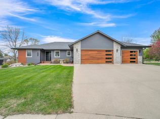 1310 Pine Cir, Spirit Lake, IA 51360