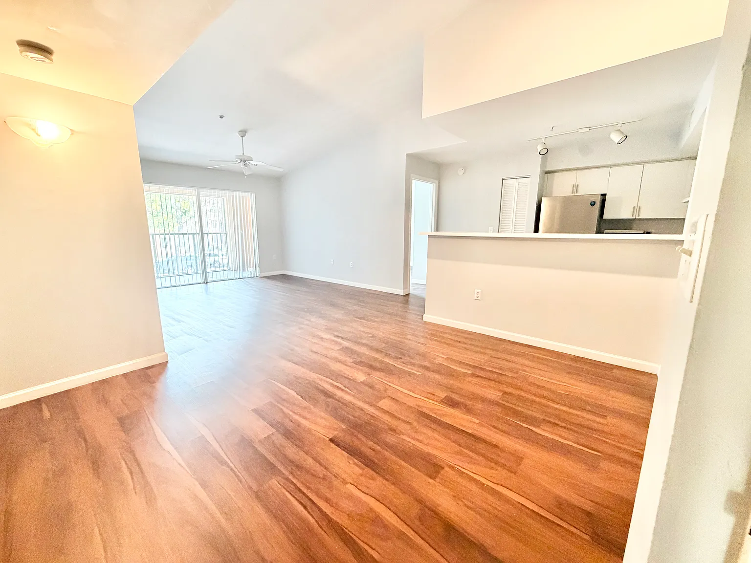 2 bed, 967 sqft, $2,250 — Photo 2