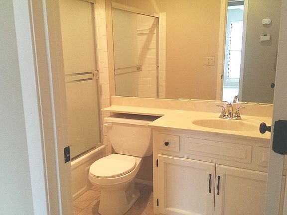 2nd full bath tub and shower