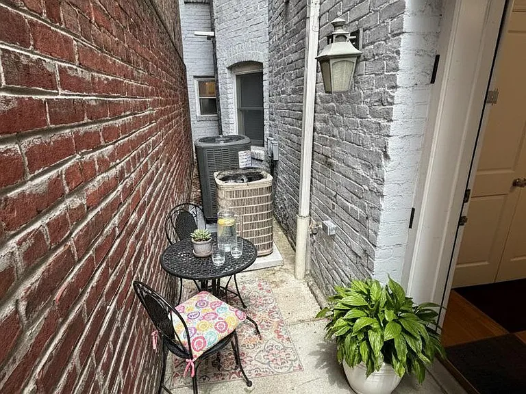 1827 1st St NW #1 — Photo 17