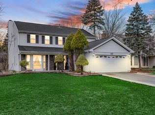 950 Overlook Ln, Carol Stream, IL 60188