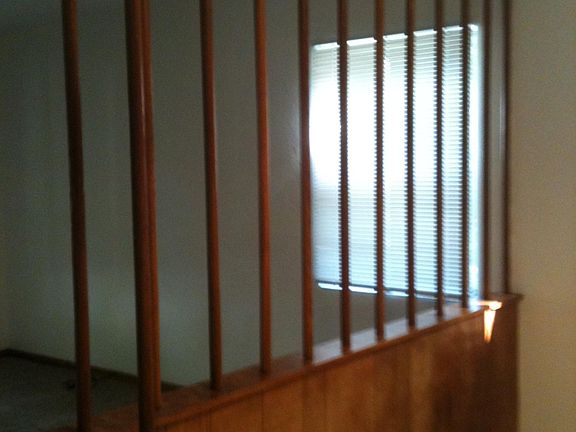 3rd image of 208 S Gray Dr