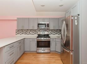 100-12 199th St, Hollis, NY