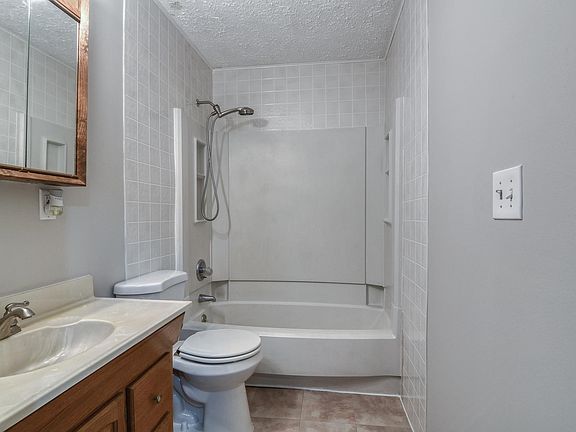 2nd image of 1555 Meadow Hill Ct